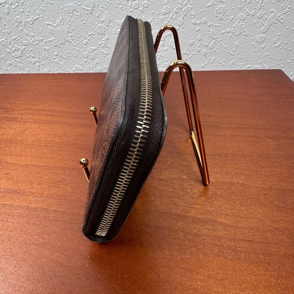 LOUIS VUITTON Damier Ebene Zippy Wallet
Long Wallet CA3112 - Picture 2 of 15